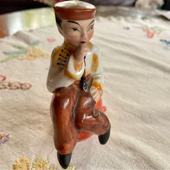 Vintage Asian Man Sitting on Barrel Figurine. Occupied Japan. 5"H x 4"W - Picture 7 of 16